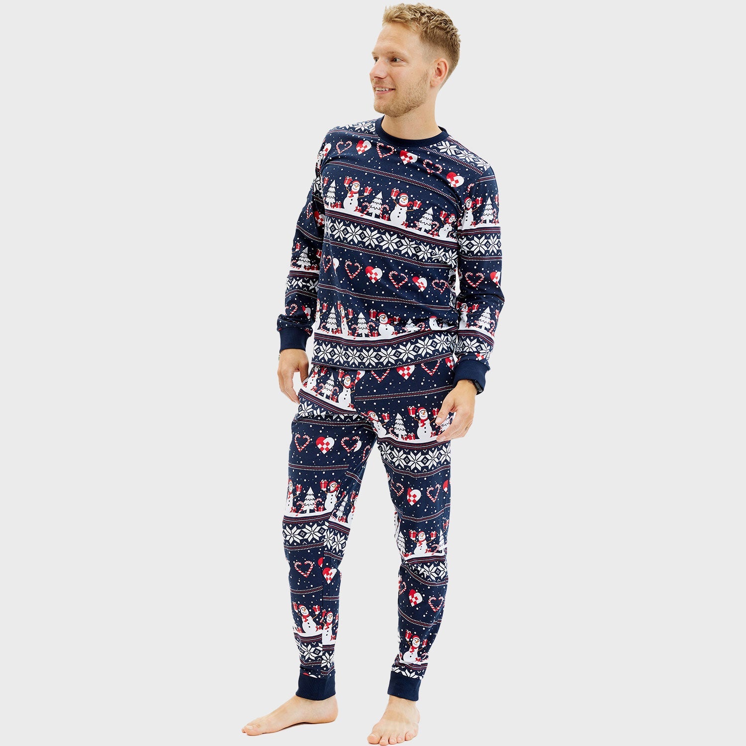 Dunkelblauer Weihnachtspyjama Herren mit Norwegermuster und roten Rentieren, weicher Stretchstoff.