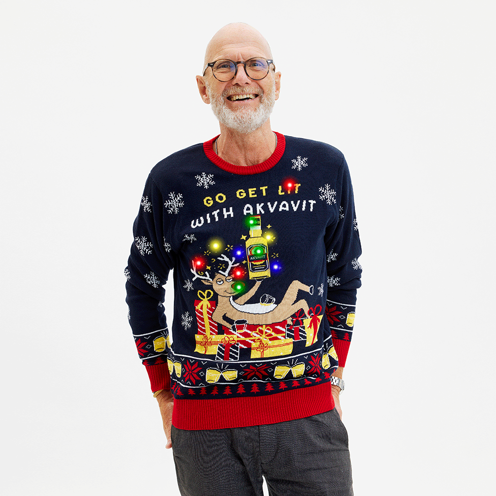 Dunkelblauer Weihnachtsstrickpullover Herren mit leuchtenden LEDs, Rentier und Schriftzug "Go Get Lit with Akvavit".