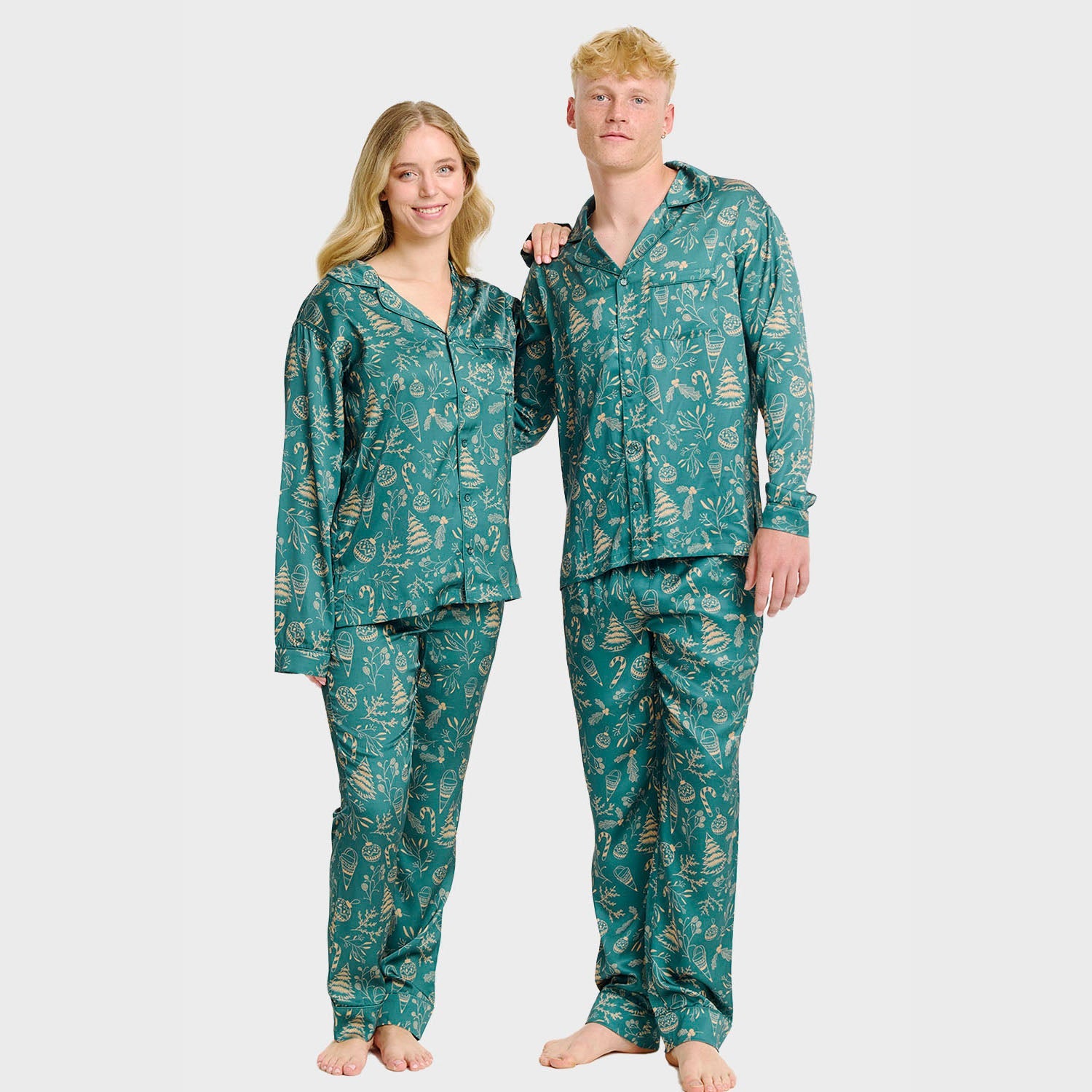 Grüne Satin-Weihnachtspyjama für Herren und Damen mit festlichem Muster und Knopfleiste, weihnachtspullover herren und damen .