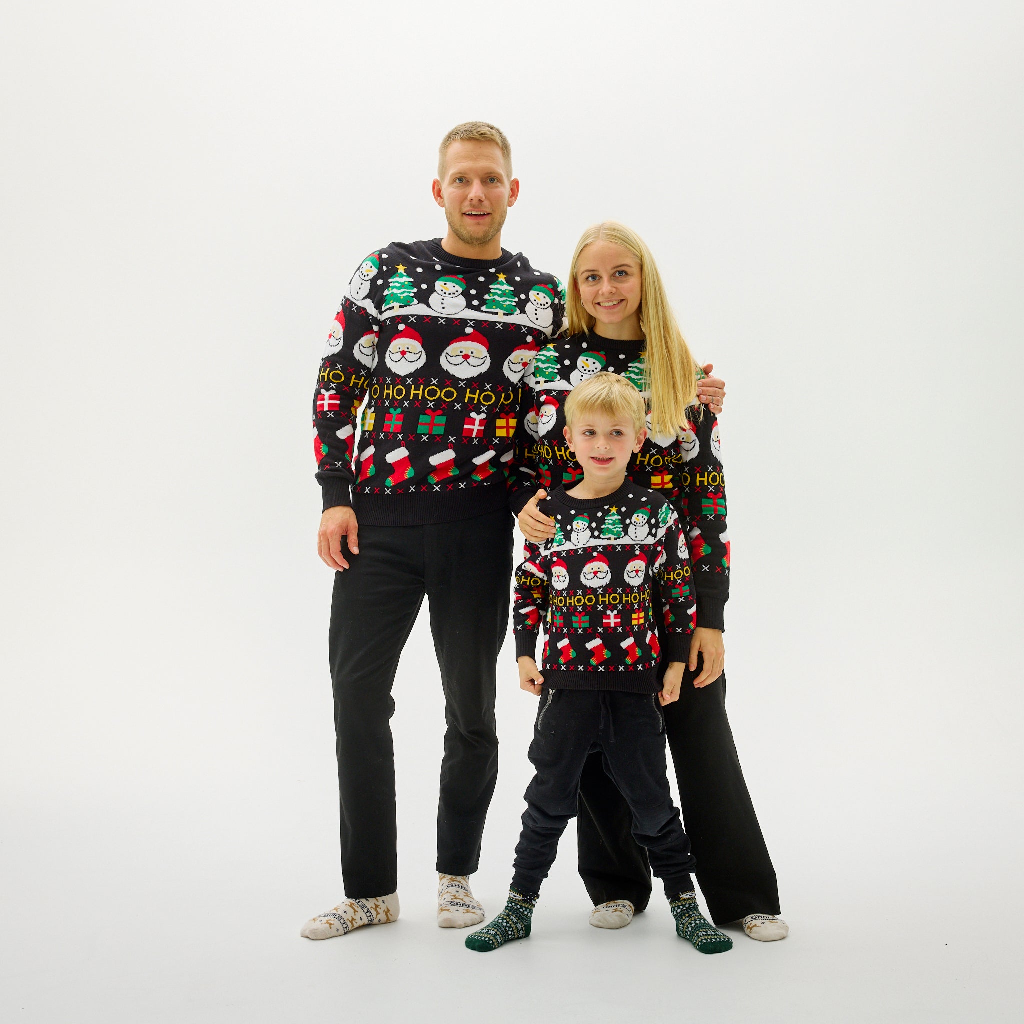 Bunter Weihnachtspullover für Herren, Damen und Kinder mit Weihnachtsmann- und Rentiermotiven, nachhaltig.