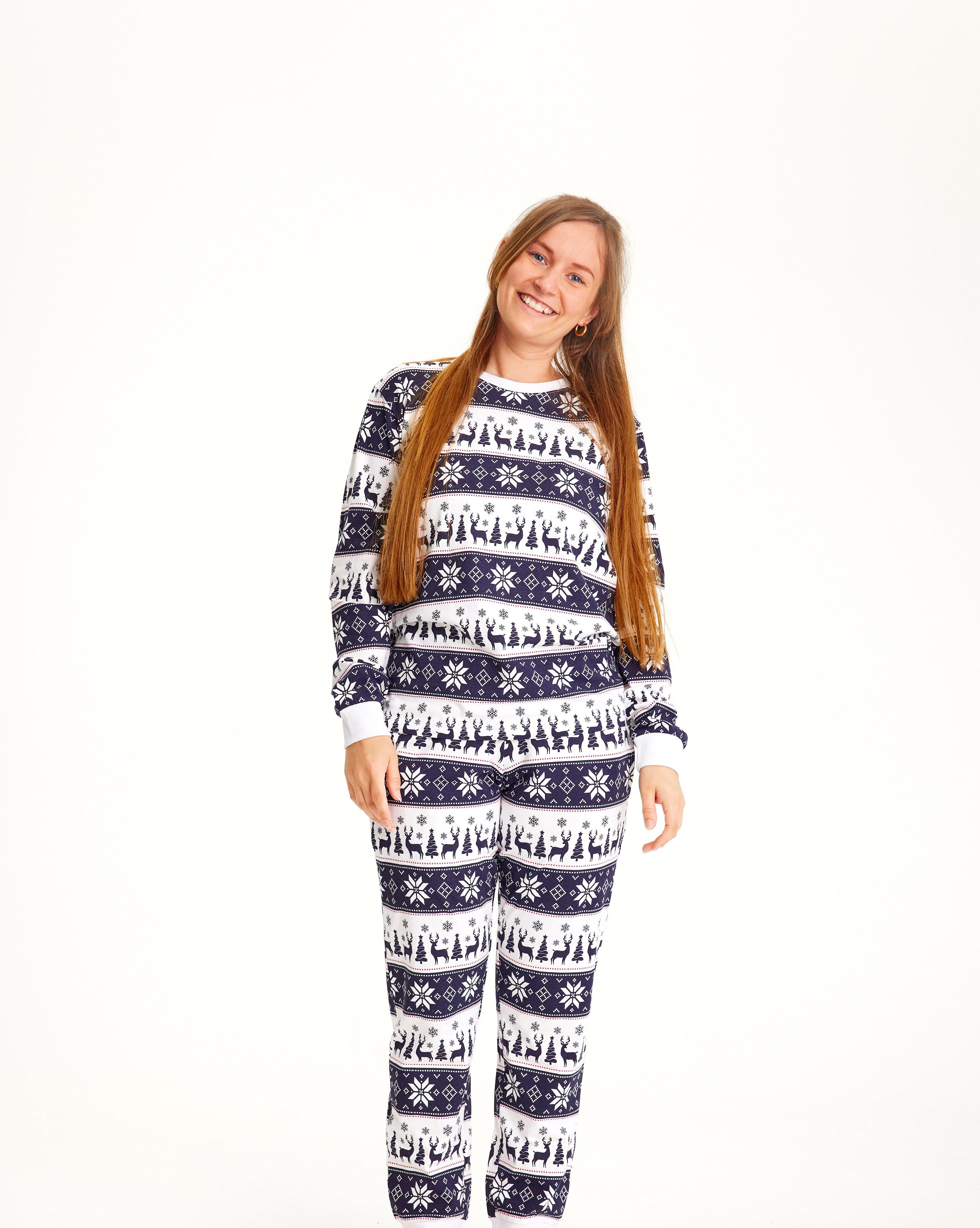 Damen Weihnachtspyjama Navy mit Rentier- und Schneeflockenmuster, weihnachtspullover damen Stil.